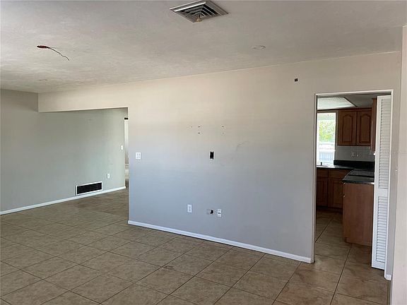 4th image of 10307 Sandpiper Rd W