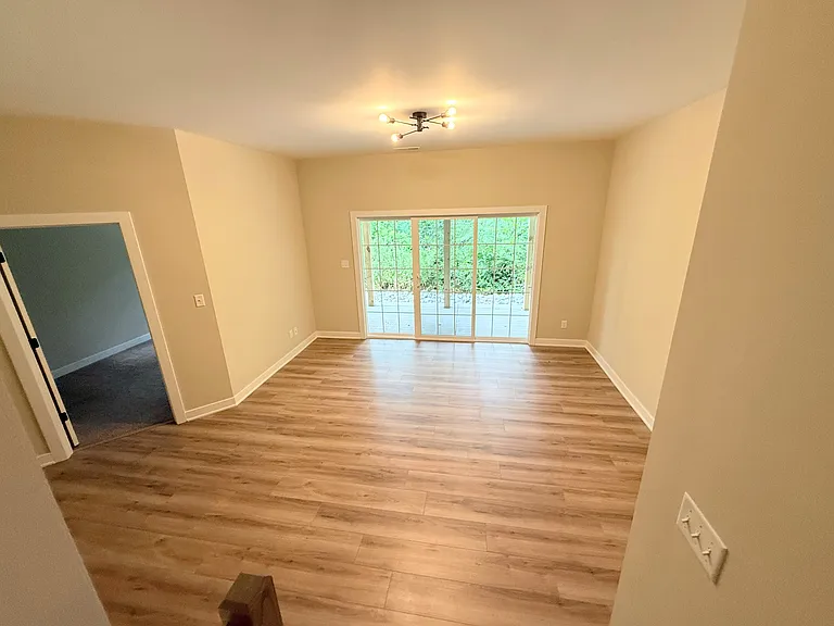 1604 Melanie Ln — Photo 9