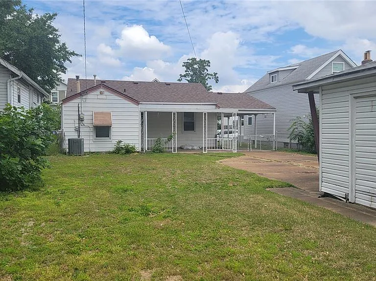 6320 Arthur Ave — Photo 11