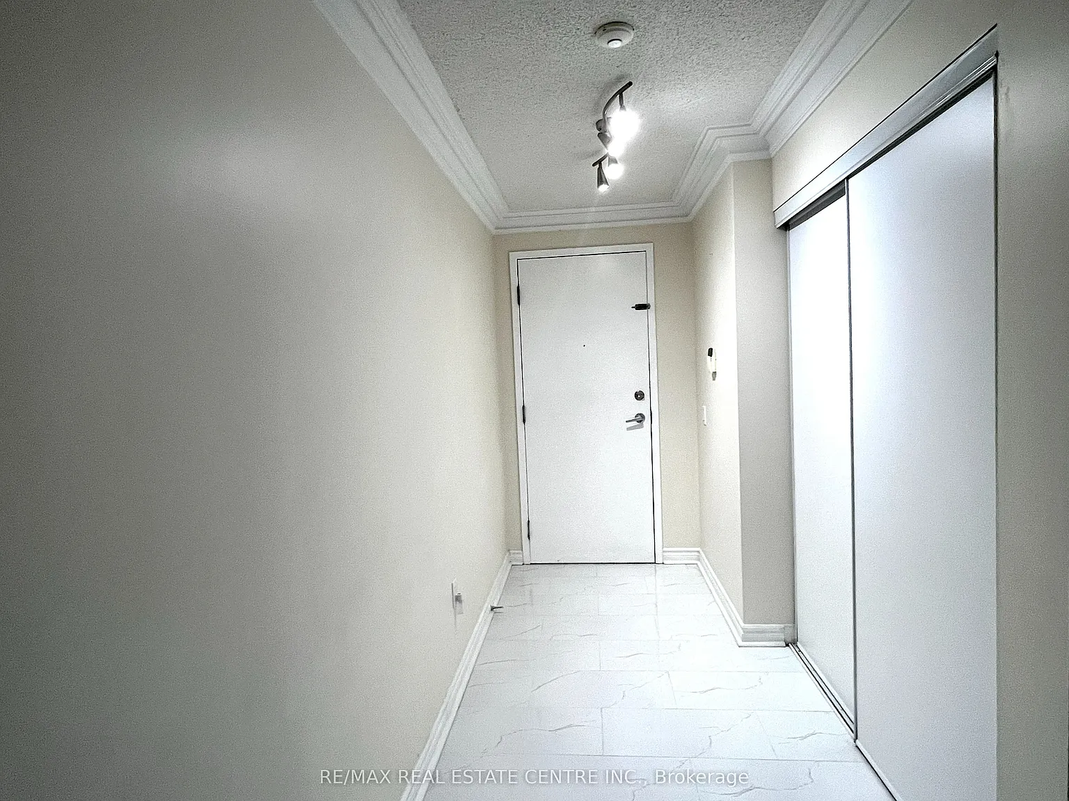 55 Strathaven Dr — Photo 4