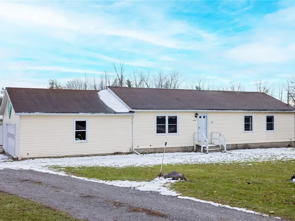 9457 Warsaw Rd, Le Roy, NY 14482