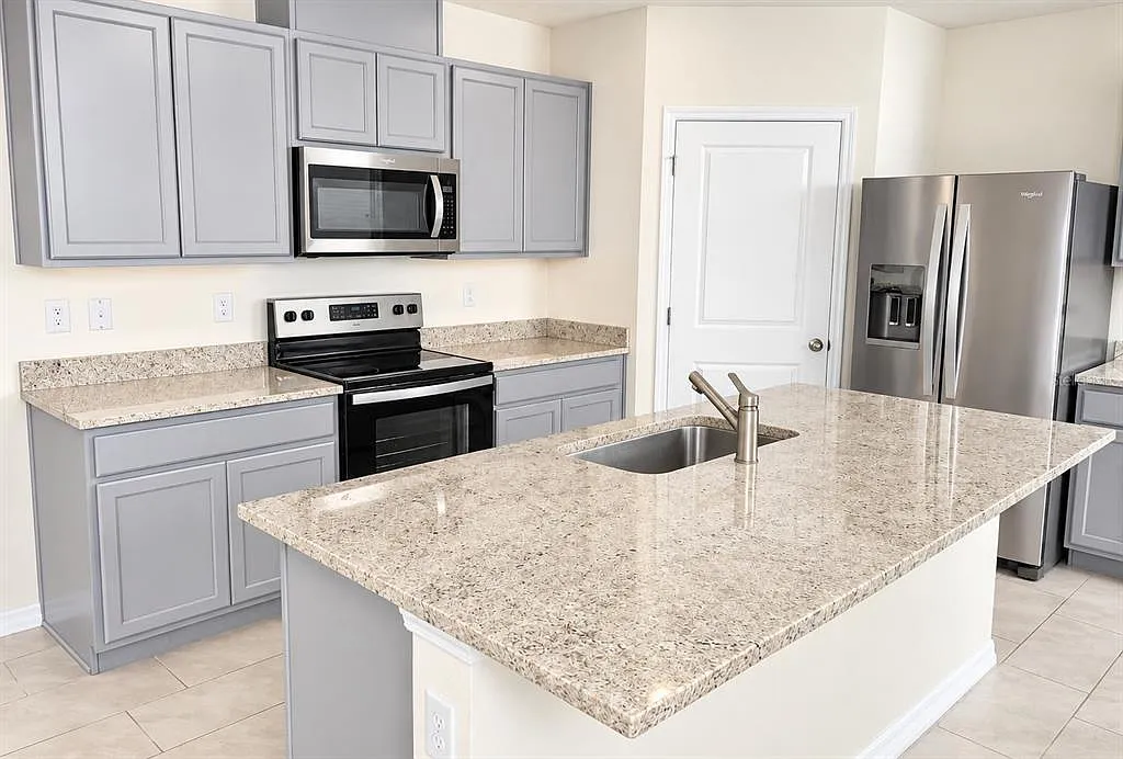 4 bed, 2.0 bath, 1688 sqft, $2,200 — Photo 3