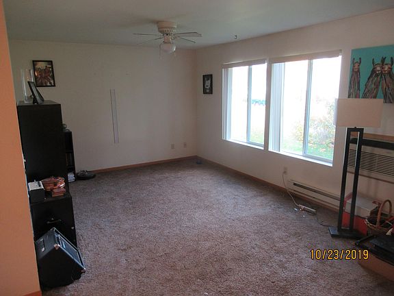 2nd image of 2418 Hillcrest Dr