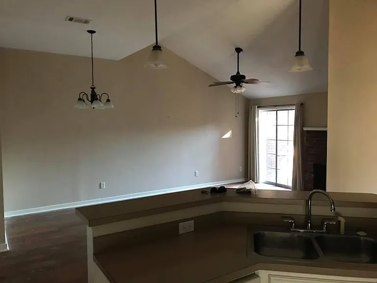 118 Glen Hollow Dr — Photo 2