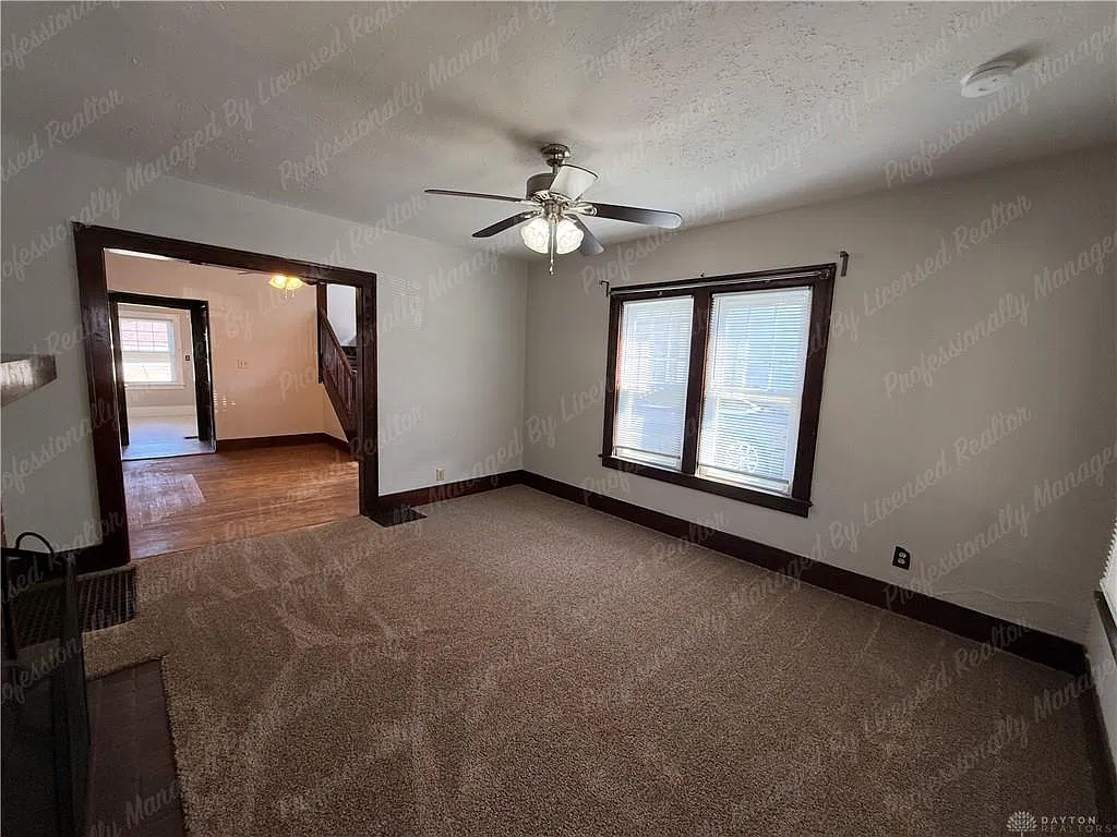3 bed, 1.0 bath, 2436 sqft, $1,050 — Photo 3