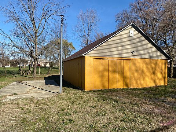 3rd image of 1200 E Markison Ave