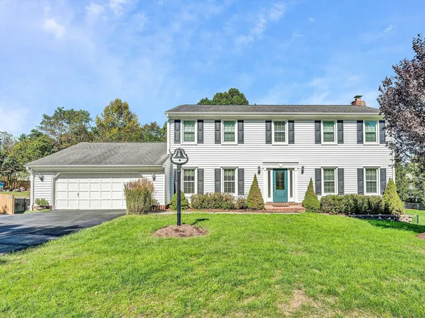 5141 Canter Dr, Roanoke, VA 24018