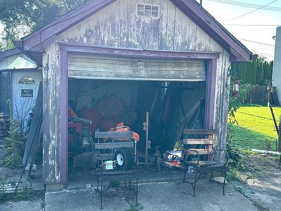 3rd image of 9905 Main St