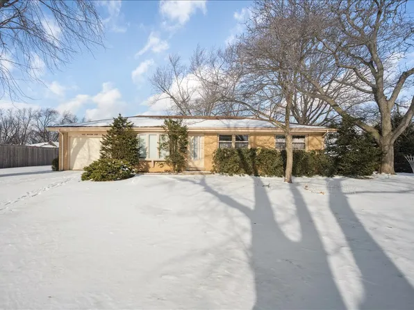 1402 W Willow Ln, Mount Prospect, IL 60056