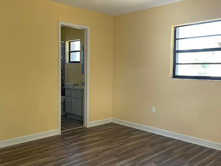955 Lake Dr E — Photo 9