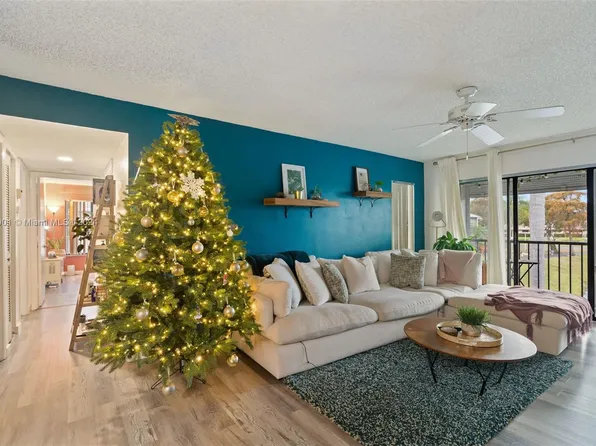 1118 Green Pine Blvd APT B2, West Palm Beach, FL 33409