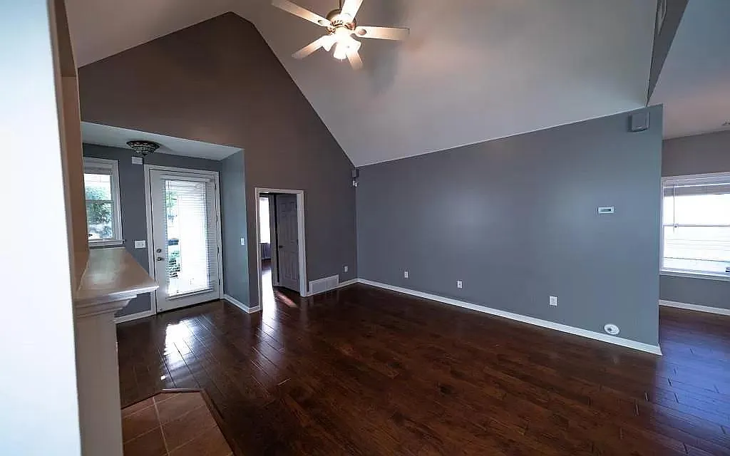 3 bed, 1231 sqft, $1,995 — Photo 3