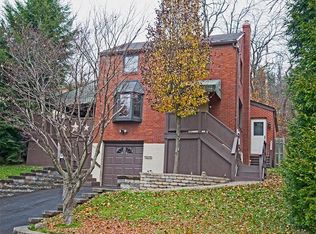 1230 Circle Dr, Pittsburgh, PA 15221