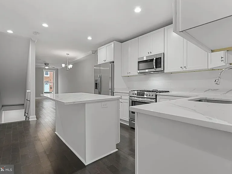 42 E Heath St — Photo 11
