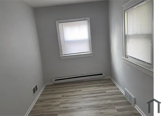 2 bed, $1,000 — Photo 4