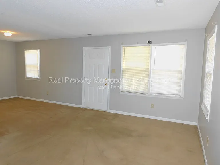 216 Matt Pl — Photo 2