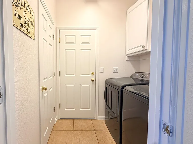 9794 Newcastle Dr — Photo 18