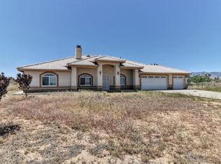 7447 La Mesa Rd, Phelan, CA 92371