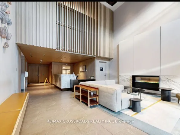 225 Sumach St #808, Toronto, ON M5A 0P8