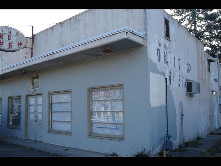 2nd image of 1489 Rogue River Hwy