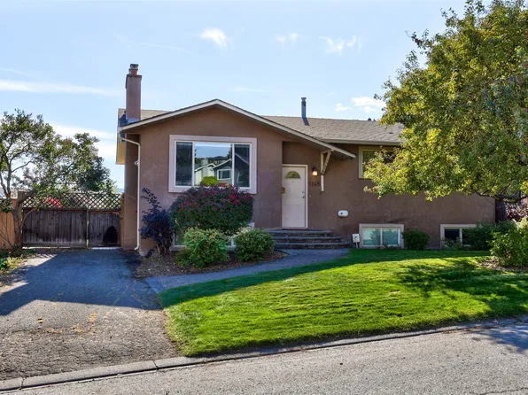 1145 Linthorpe Rd, Kamloops, BC V2B 7S5