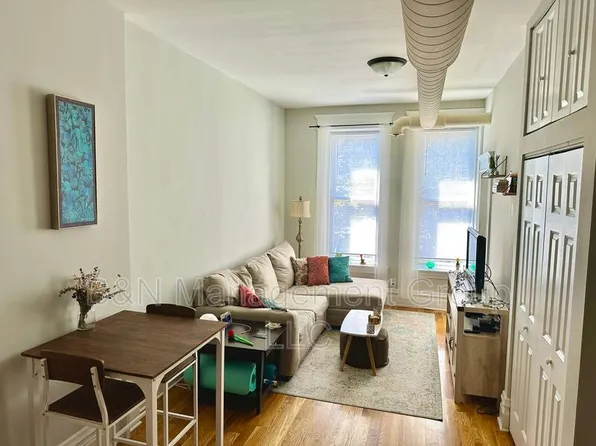 2337 N Janssen Ave APT 2F, Chicago, IL 60614
