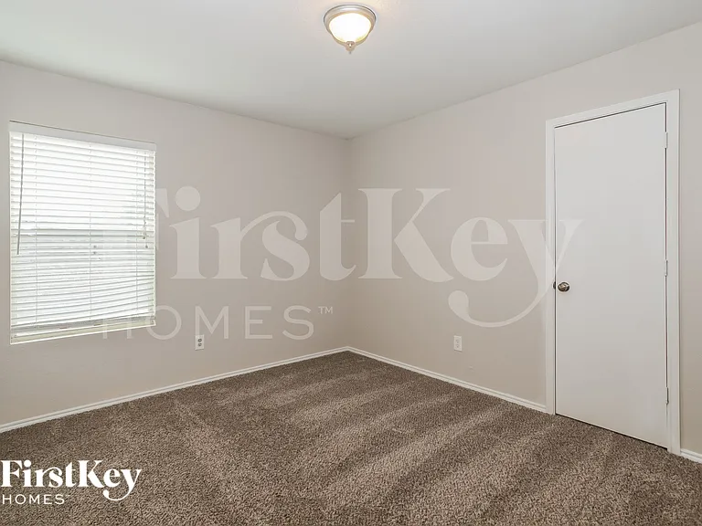 4545 Waterford Dr — Photo 14