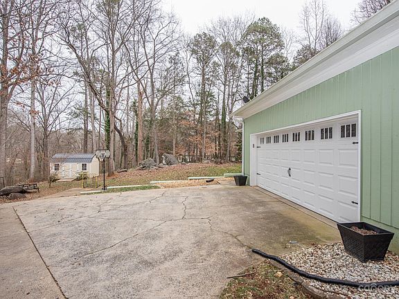 4th image of 5078 Kentwood Dr