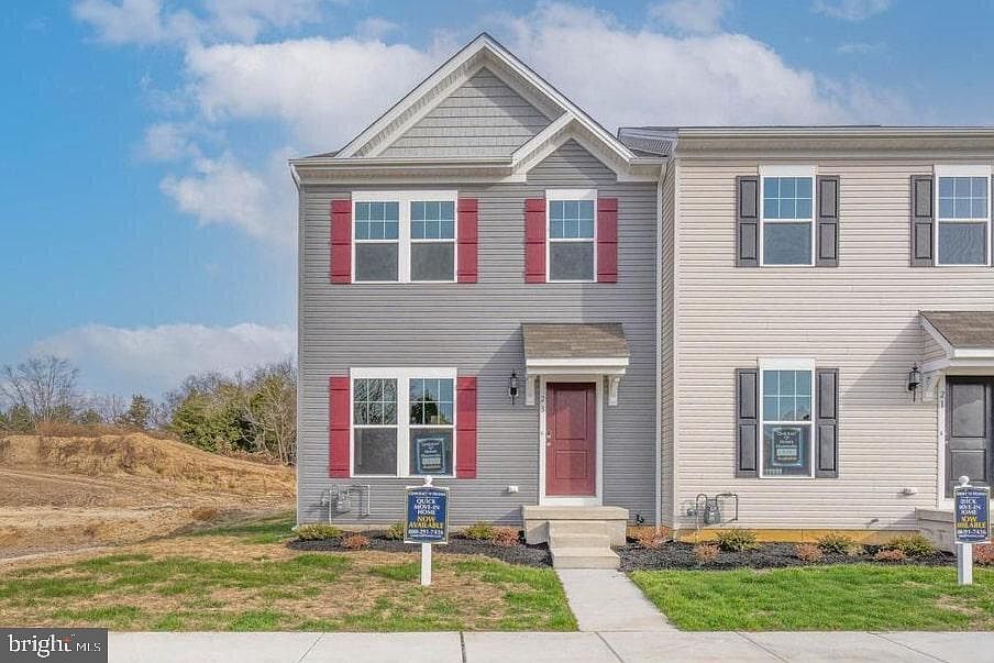 1st image of 38 Whitaker Ct