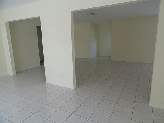 4th image of 1715 Lakeview Blvd