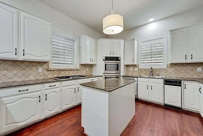 3 bed, 2.5 bath, 2797 sqft, $4,950 — Photo 2