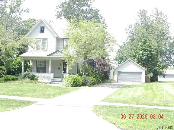 3rd image of 75 Maple Ave