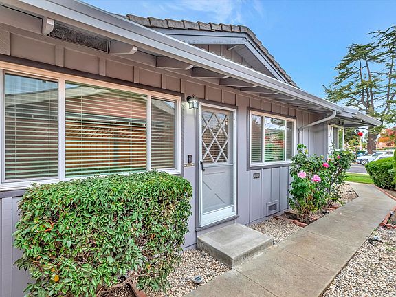 5th image of 2142 Town And Country Ln
