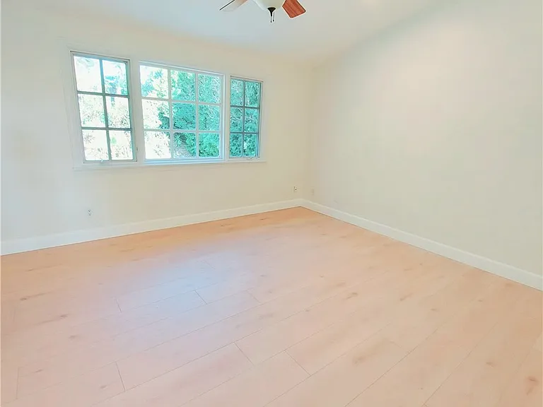 16545 Park Lane Cir — Photo 29