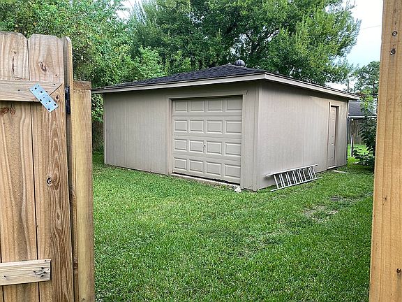 3rd image of 9814 Fonville Dr