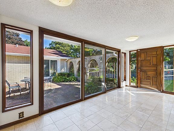 2nd image of 201 Oak Ln