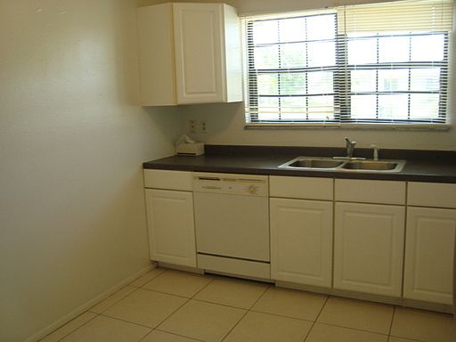 2nd image of 1542 SE South Balcourt Ct