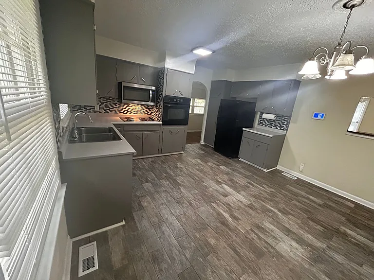3120 Adonna Dr NW — Photo 4