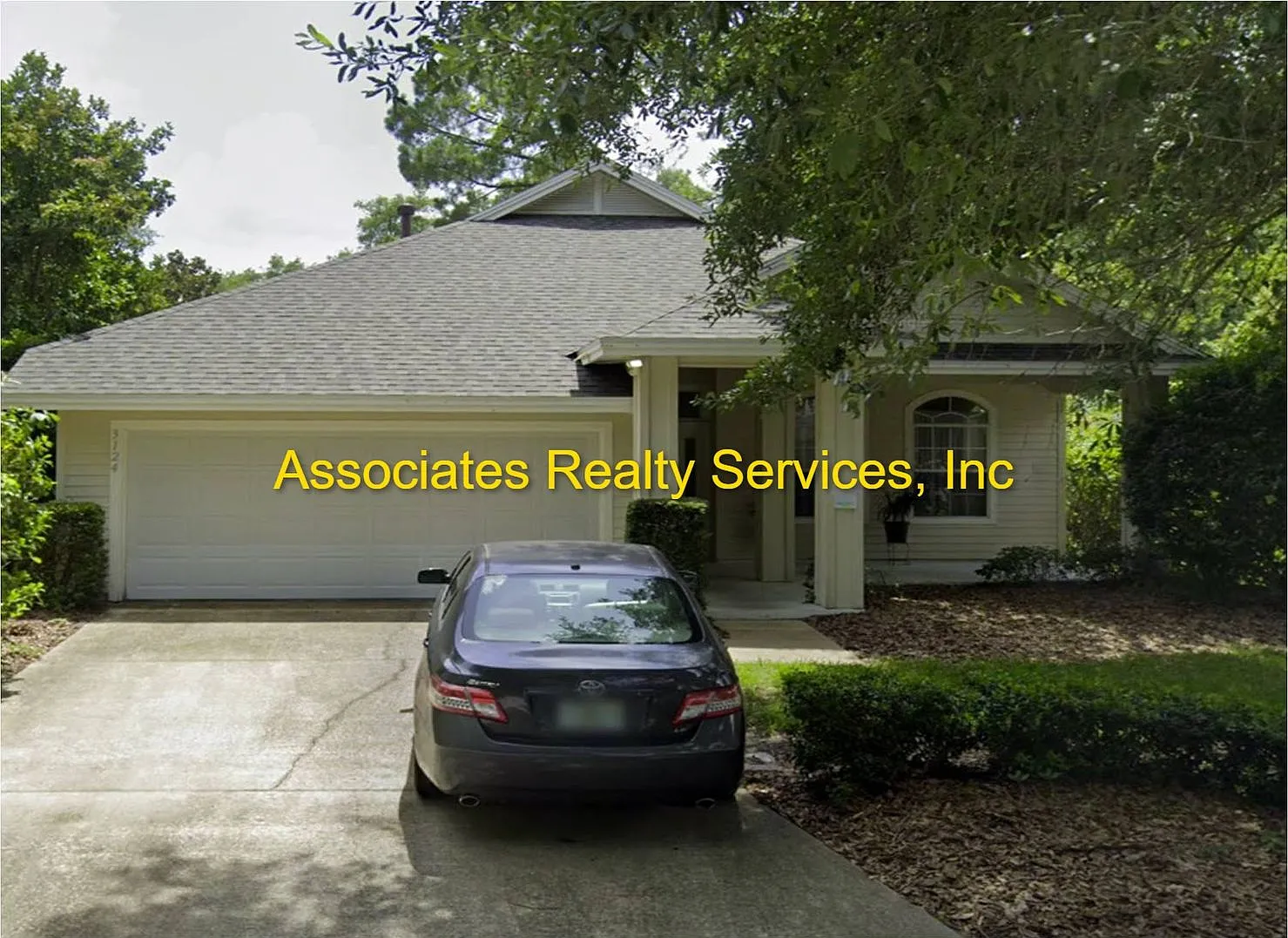 Carlton Court In Haile Plantation- Move In Ready! — Photo 1