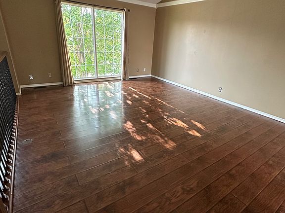 4th image of 6011 S 187th St