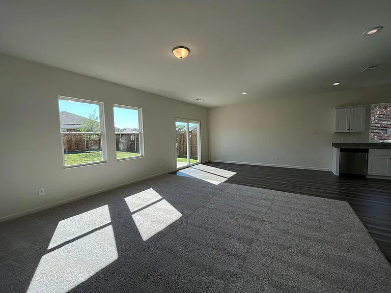 786 Yorkshire Dr — Photo 7