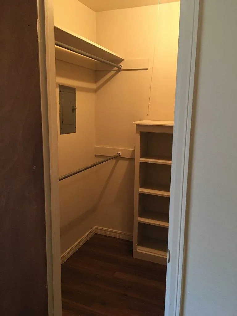 Hilltop Apartments — Photo 4