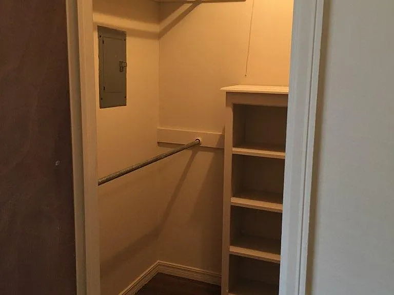 Hilltop Apartments — Photo 4