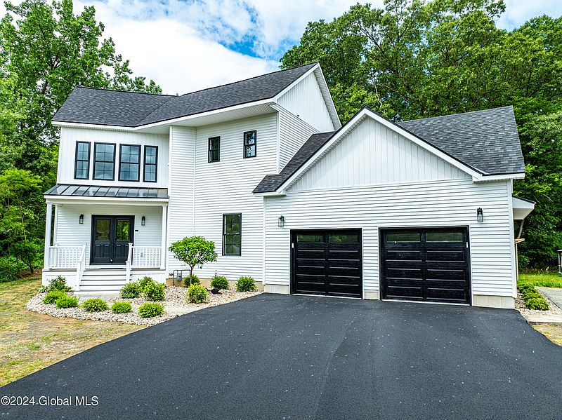 3rd image of 118 Old Niskayuna Road