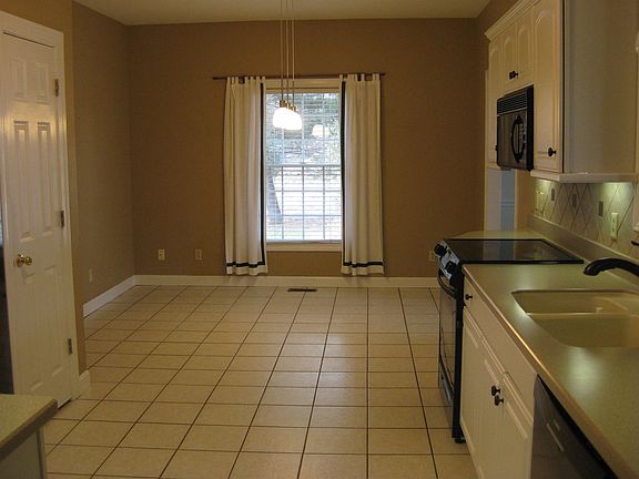 5th image of 414 Bob Court Dr