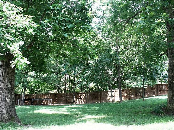 3rd image of 500 NE Lake Pointe Pl