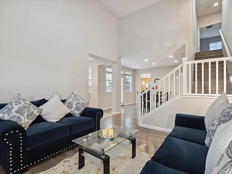 Living Room with High sealing