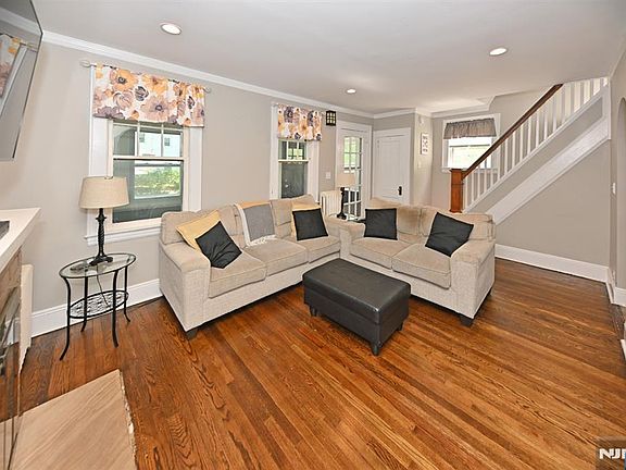 4th image of 79 Westend Ave