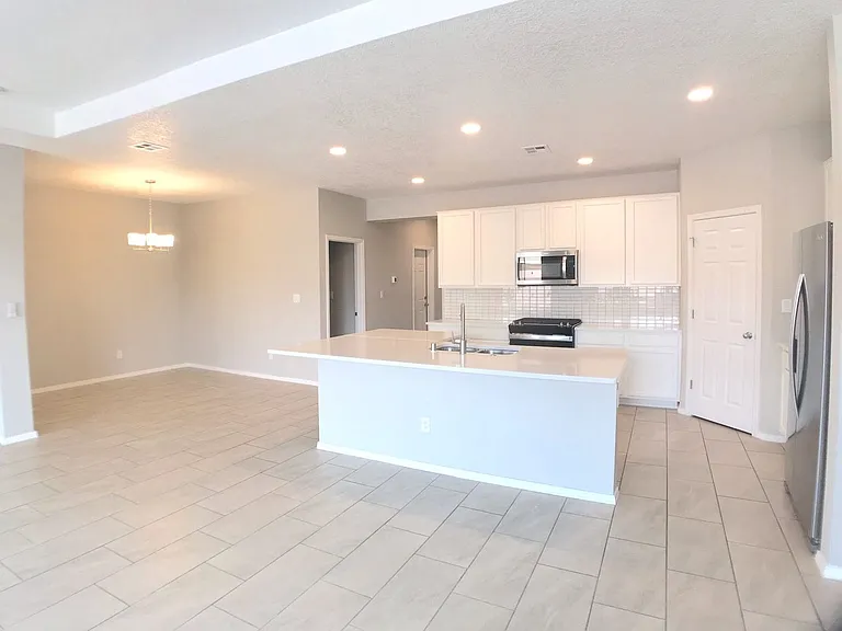 1701 Camino Rustica SW — Photo 3