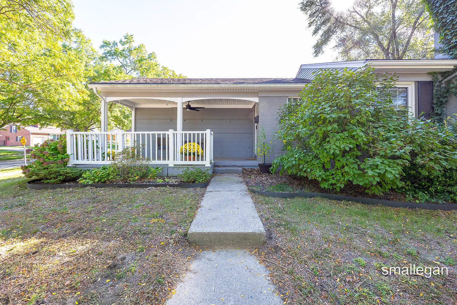 1501 Cornell Dr SE photo 1